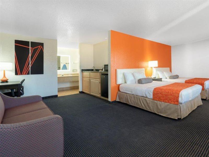 ฮาวเวิร์ด จอห์นสัน บาย วินด์แฮม ฮอลบรูก Hotel โฮลบรุค ภายนอก รูปภาพ