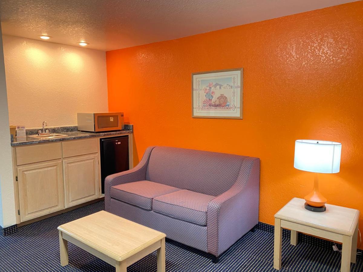 ฮาวเวิร์ด จอห์นสัน บาย วินด์แฮม ฮอลบรูก Hotel โฮลบรุค ภายนอก รูปภาพ