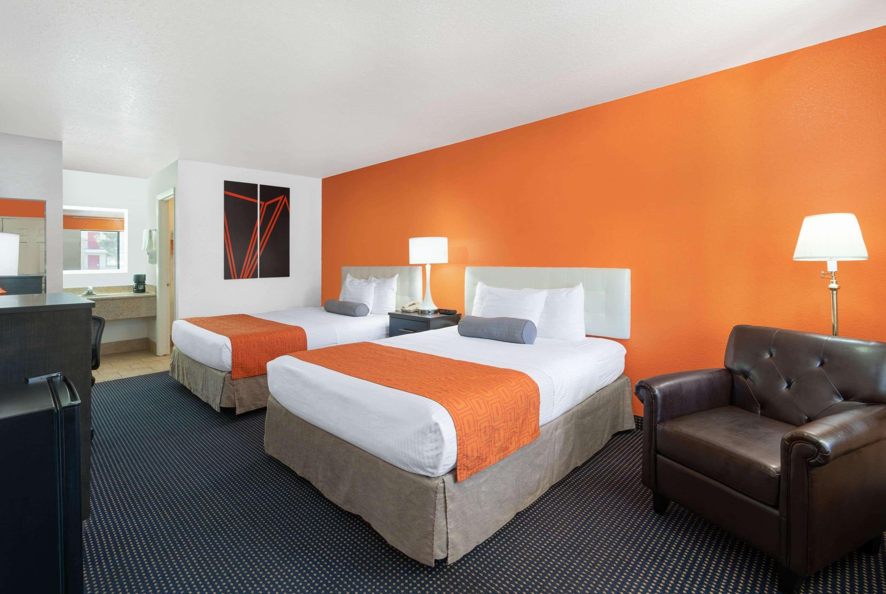 ฮาวเวิร์ด จอห์นสัน บาย วินด์แฮม ฮอลบรูก Hotel โฮลบรุค ภายนอก รูปภาพ